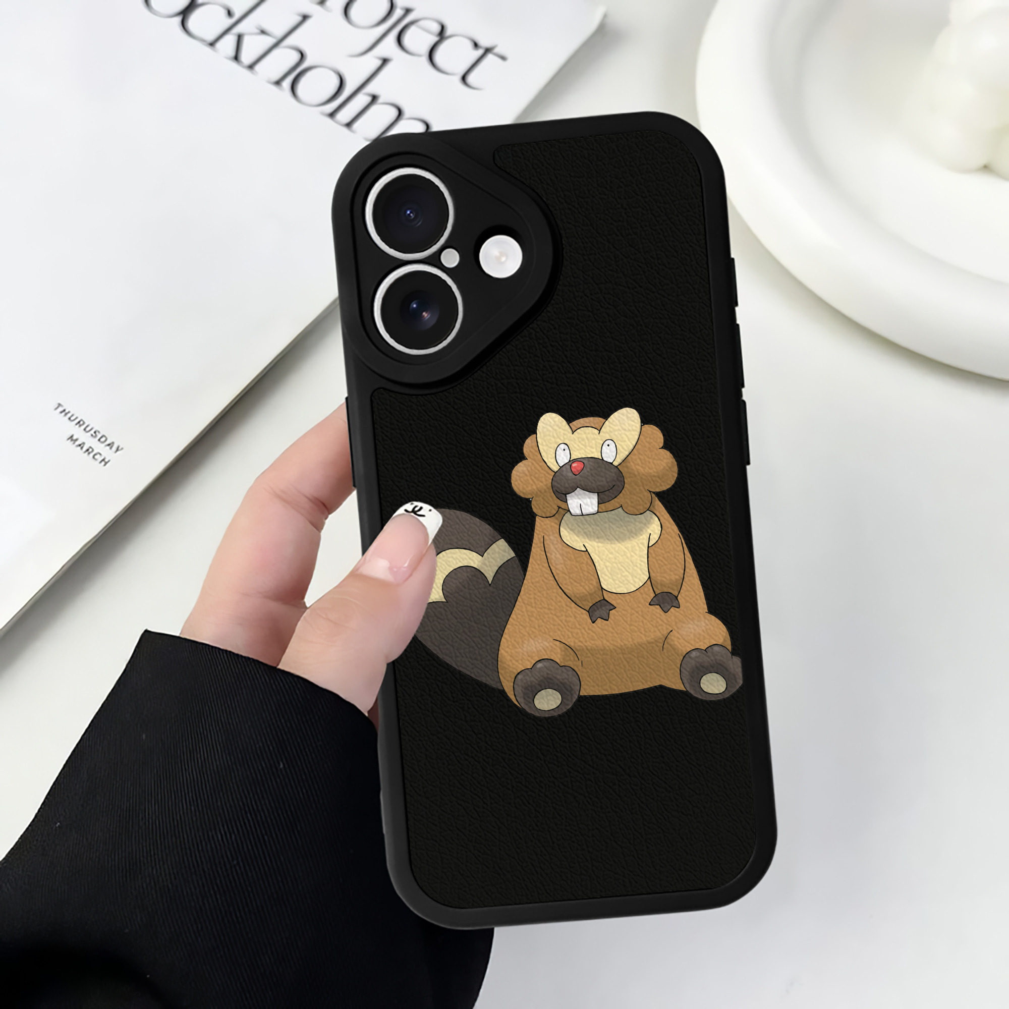 （画像用） ポケットモンスター Pokémon 【iPhone 16シリーズ対応】シリコンスマホケース（レザー調） 材質：シリコン